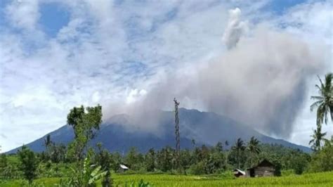 35 Pendaki Masih Terjebak Di Gunung Marapi