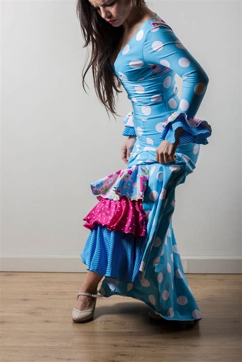 Moda Flamenca De La Tate Para Bailaoras Amantes De Lunares Y Flores