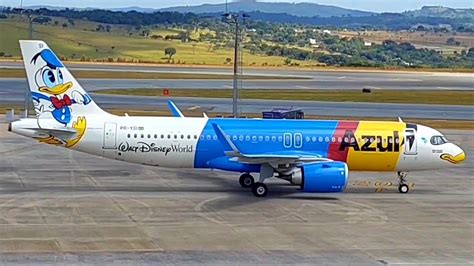 POUSO AIRBUS A320NEO PR YSI DA AZUL LINHAS AÉREAS NAS CORES DO PATO