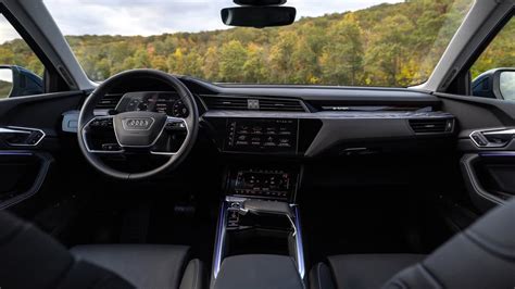 Audi Q8 e-tron (US) Interior Layout & Technology | Top Gear