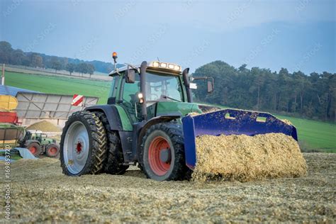 Maisernte für Biogas Landtechnik im Einsatz Stock Foto Adobe Stock