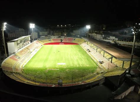 La Lega B Esalta Il Derby Catanzaro Cosenza Tifo Cosenza