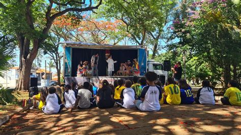 ESTUDANTES ASSISTEM PEÇA TEATRAL SOBRE MEIO AMBIENTE Prefeitura do