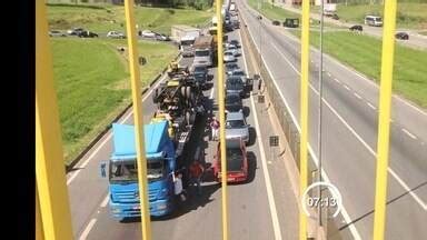 Bom Dia Vanguarda Protesto De Aposentados Paralisa Tr Fego Na Via