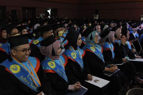 PENGUMUMAN GLADI BERSIH DAN PENGAMBILAN TOGA WISUDA 2023 Politeknik