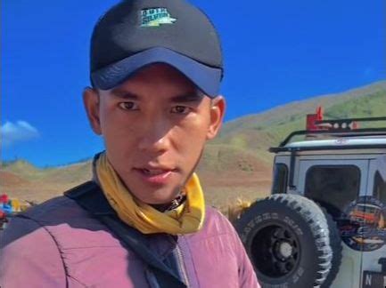 Pria Tampan Penjual Es Krim Di Bromo Ini Parasnya Disebut Mirip