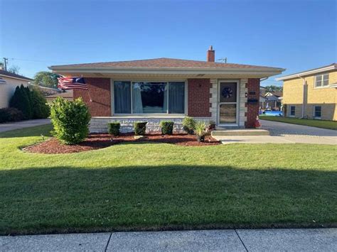 5221 W 105th St, Oak Lawn, IL 60453 | 9 Photos - Movoto