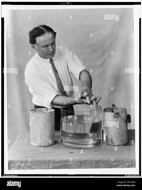 Harry Houdini Seance Hi Res Stock Photography And Images Alamy