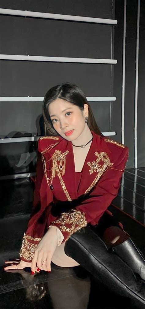 Pin Oleh Shinobu Oshino Di Kim Dahyun