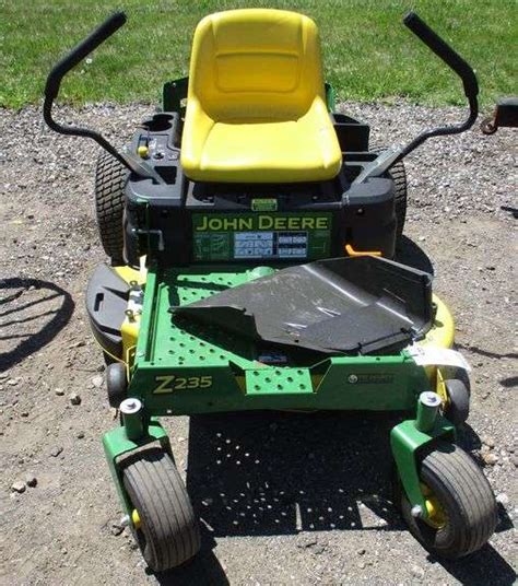 John Deere Z235 Eztrak Zero Turn Mower With 42 Mower Deck Hitch Kit Installed Mulch Kit