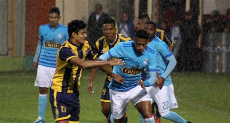 Sporting Cristal Cayó 2 1 Ante Sport Rosario Y Perdió Invicto En El