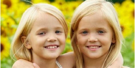 The Mirror Twins Meet 25 Of The Time And Their Mom Has Noticed A Surprising Characteristic In