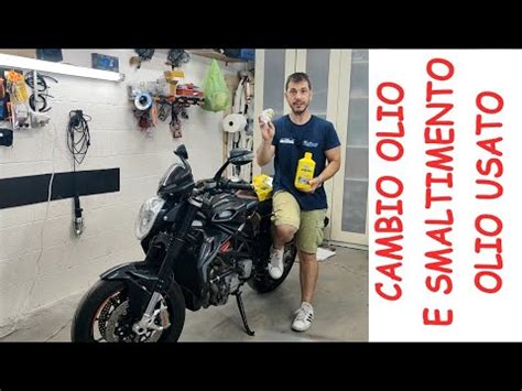 Cómo se cambia el aceite del motor de la MV Agusta Brutale 800