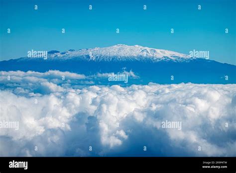 Mauna kea hawaii snow hi-res stock photography and images - Alamy