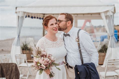 Standesamtliche Hochzeit Am Strand Auf Fehmarn Himmelblau Fotografie