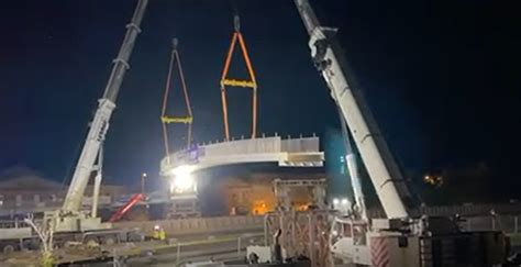 L A7 Coupée Pour La Mise En Place D Une Passerelle Surplombant L Autoroute à Bourg Lès Valence