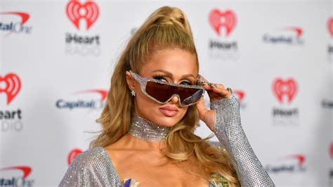 Paris Hilton Bares All In Festive Christmas Pics Wearing Only A Red Bow