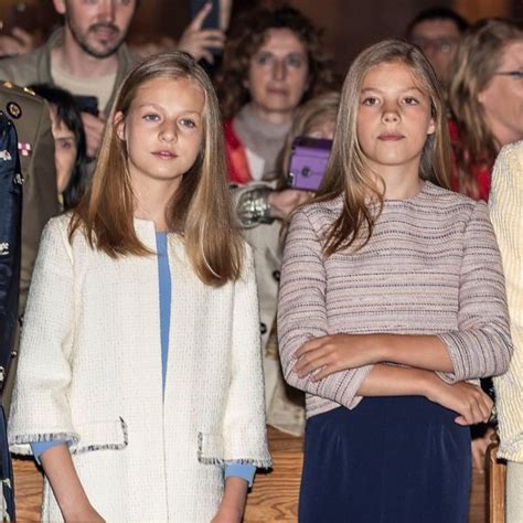 La Princesa Leonor y la Infanta SofÃa durante la Misa de Pascua 2019