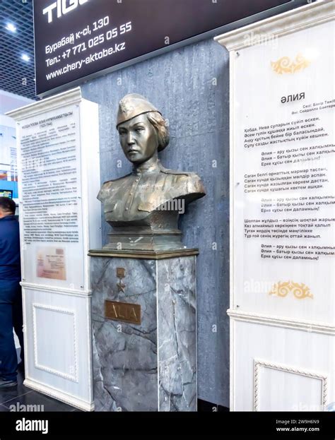 El Busto De Escultura De Moldagulova Alia Francotirador Kazajo