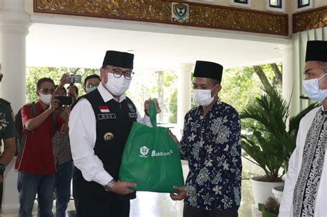 Pj Bupati Muara Enim Buka Pembekalan Dai Dan Lepas Sarjana Bina