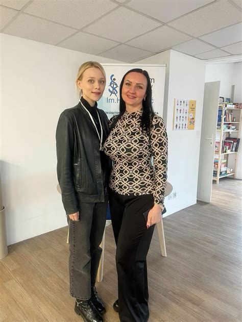 Ivanna Sakhno In Women Blonde Quick