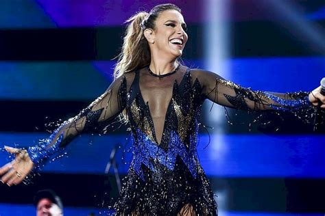 Ivete Sangalo álbum Ao Vivo Dez Anos é Relançado Em Formato