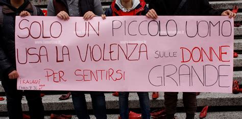 Lamezia Il Novembre Manifestazione Contro La Violenza Sulle Donne