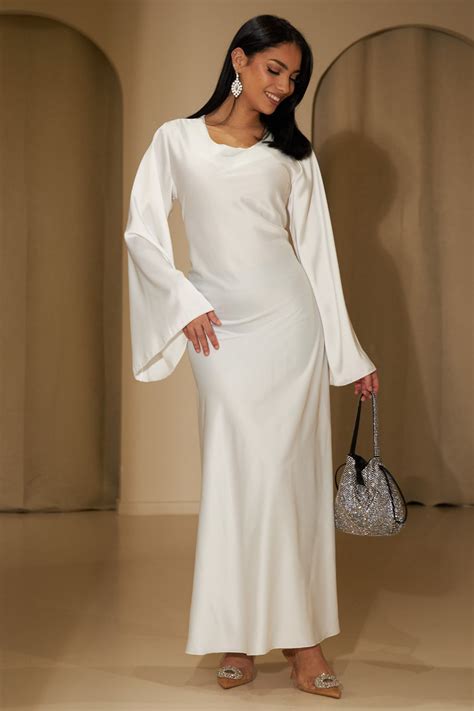 Robe Ample Satin E Et Ajustable Au Dos Blanche Brentiny Paris