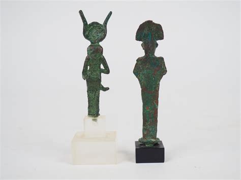 Lot De Deux Statuettes En Bronze Figurant Osiris Et Isis Allaitant