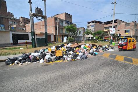 Surco Reportan Acumulaci N De Basura En Varias Calles Del Distrito