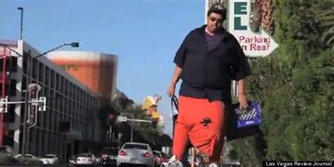 Wesley Warren Jrs 132 Pound Scrotum Surgically Removed Huffpost