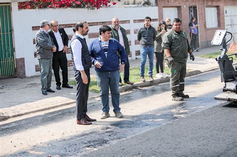 Valdés recorrió obras de pavimentación en el barrio Antártida Argentina