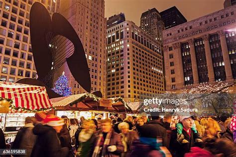 Chicago Christmas Market Photos and Premium High Res Pictures - Getty ...