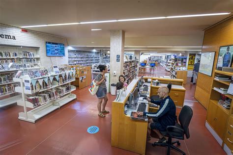 Barcelona Reformar La Biblioteca Xavier Benguerel A Finales De