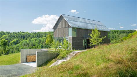 Birdseye Design Integrates Bank Barn House Into Vermont Hillside