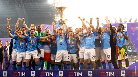 Festa Scudetto Al Maradona Il Napoli Alza La Coppa Dei Campioni D