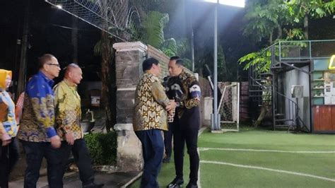 Airlangga Tiba Di Kediaman SBY Disambut AHY Dan Ibas Kumparan