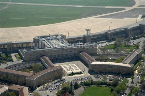 Luftaufnahme Berlin Fassade Des Baudenkmales Flughafen Tempelhof Am