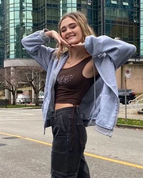 Heyyy How Are You 👋🏻 R Lizzy Greene