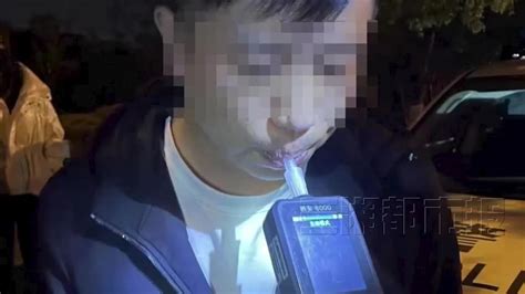 株洲一对夫妇一起酒后驾驶，先后在同一地点被查酒驾 凤凰网视频 凤凰网