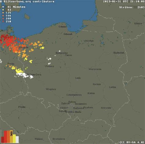 Linia Szkwa U Z Silnym Wiatrem Ponad Km H Wkroczy A Do Polski Burze