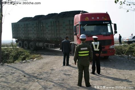 治理超载货车躲猫猫 昆明推流动检测 王力汽车网