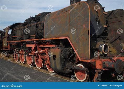 Locomotiva A Vapor Antiga M Quina Ferrovi Ria Enferrujada Imagem De