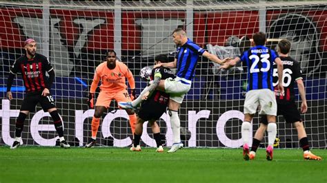 Apareci El Goleador Dzeko Anot Un Golazo Para Poner El Primer Tanto