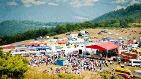 TÂRGUL DE FETE DE PE MUNTELE GĂINA Stiri din judetul Hunedoara