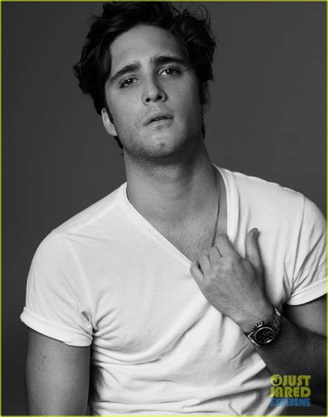 Diego Boneta Teases His Party Trick In Tonights Scream Queens Jj Portrait Session Photo