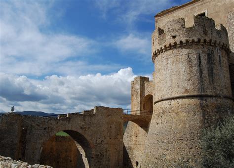 Rocca Imperiale Itinerariabruttii Onlus