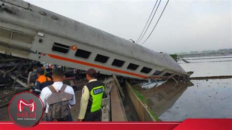 Ka Turangga Tabrakan Dengan Kereta Commuter Line Bandung Raya