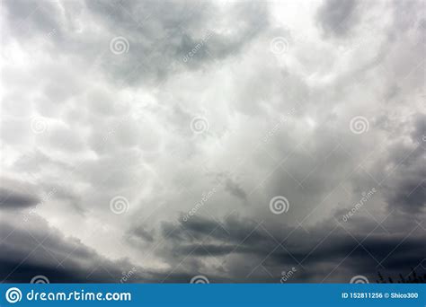 Fundo Escuro E Dram Tico Da Rea Das Nuvens De Tempestade Foto De Stock