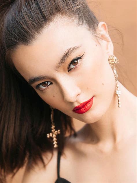 6 Hot Sexy Silken Chu Bikini Pics